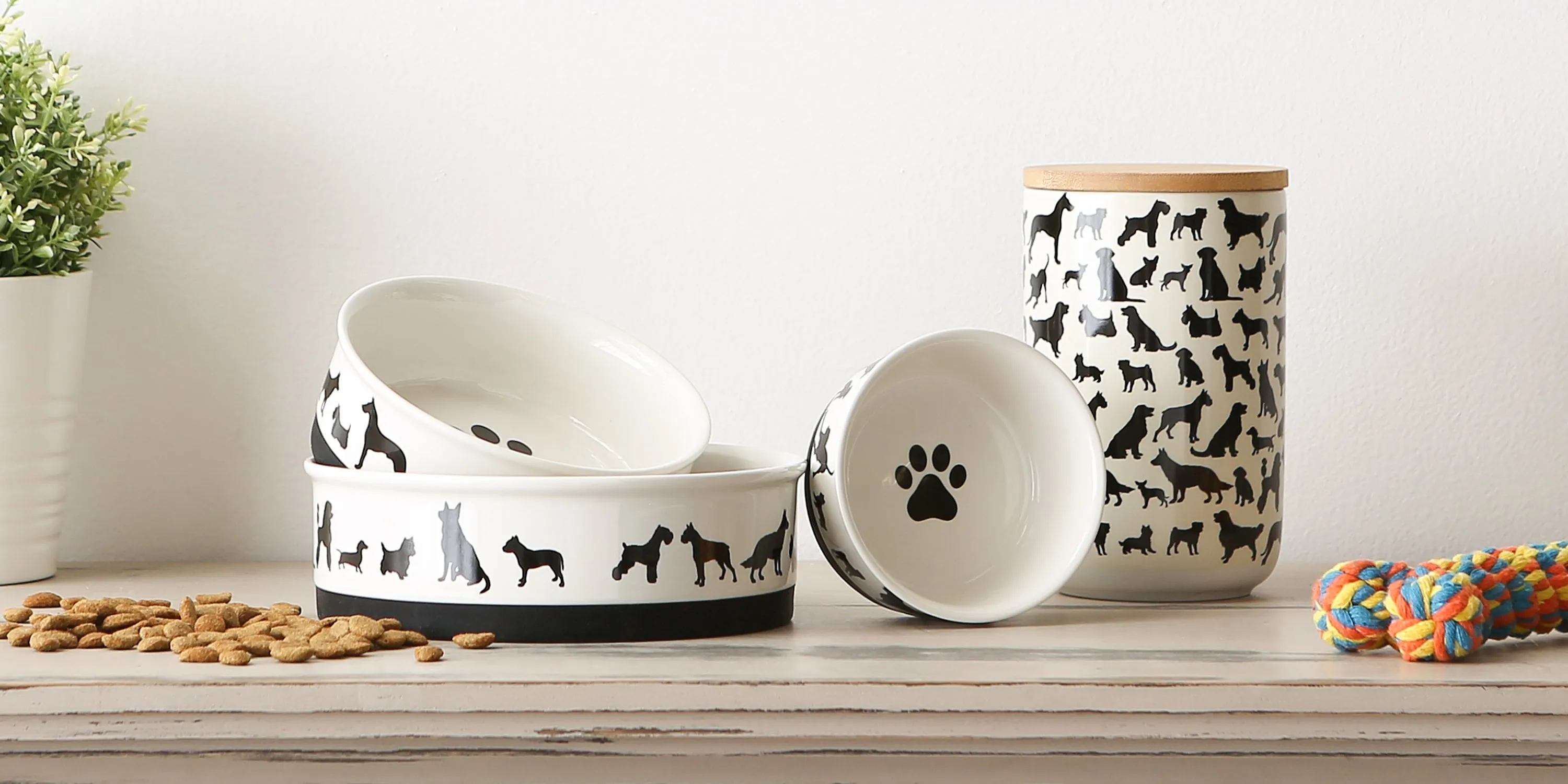 Black/White Dog Show Pet Bowl Set of 2, Medium - 1.5 C. Capacity