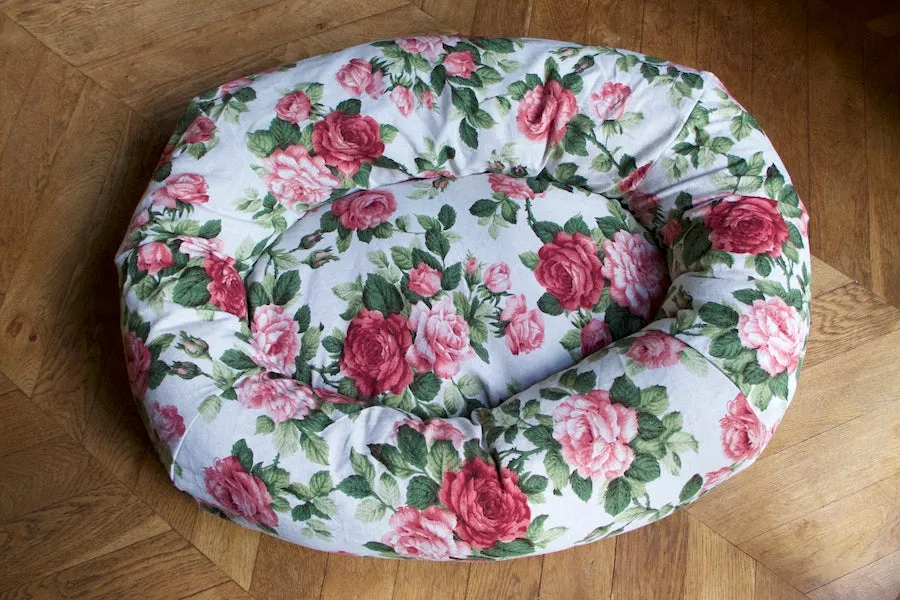 ROSES DOG BED