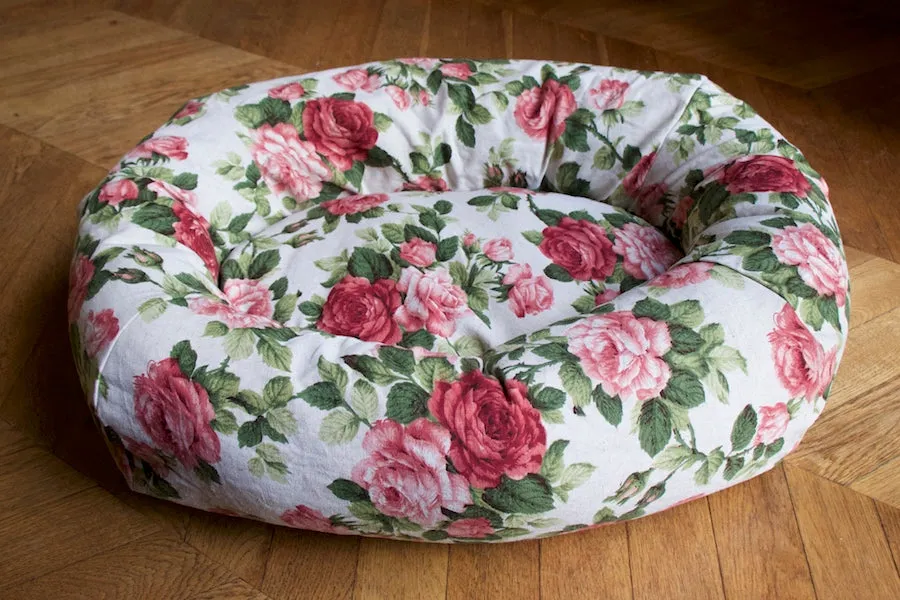 ROSES DOG BED